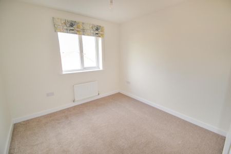 4 bedroom detached house to rent - Photo 3