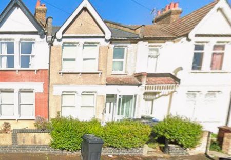 Studio Flat, Estcourt Road, SE25 - Photo 2