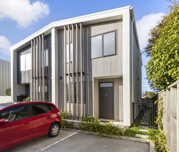MODERN ARCHITECTURALLY DESIGNED TOWNHOUSE - Photo 3