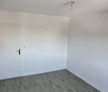 Location Appartement 3 pièces 56m² BAILLEUL 59270 - Photo 3