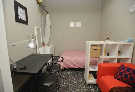 Carrer Naturalista Rafael Cisternes, Valencia, Valencian Community 46010 - Photo 2