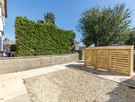 OX Living is proud to present this high-quality 5-bedroom co-living property, perfect for working professionals looking for stylish, stress-free living. Room 3 - Photo 5