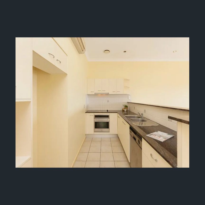 Stylish Unit in the Heart of New Farm Lifestyle & Convenience! - Photo 1