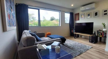 Stunning Two Bedroom Townhouse - Photo 3