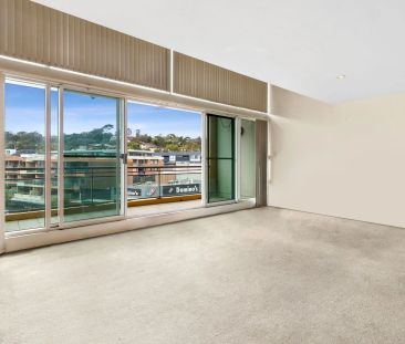Modern Two-Bedroom Apartment in the Heart of Dee Why Shops - Photo 2