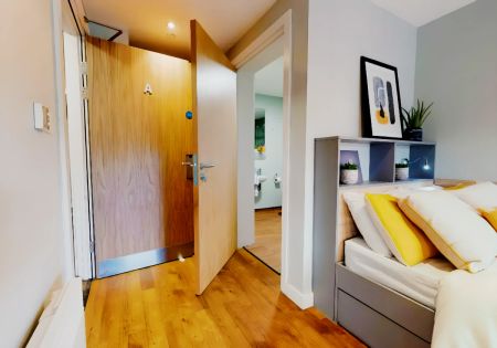 Accessible Bronze En Suite - Photo 4