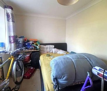 Woking, Surrey, GU21 - Photo 4