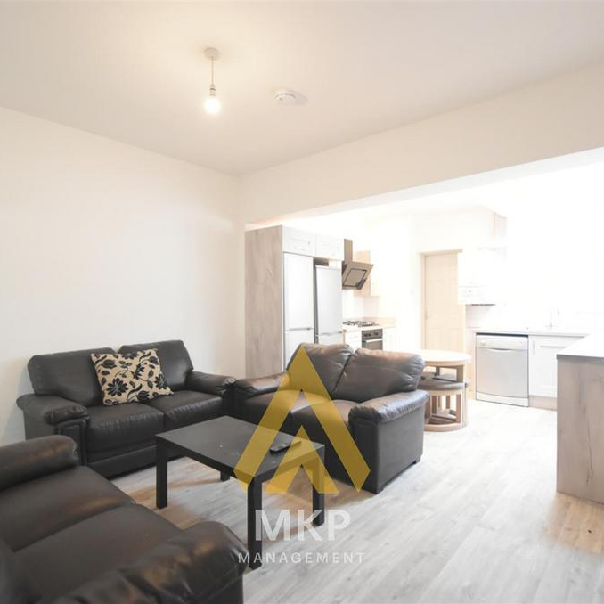 6 bedroom terraced house to rent - Photo 1