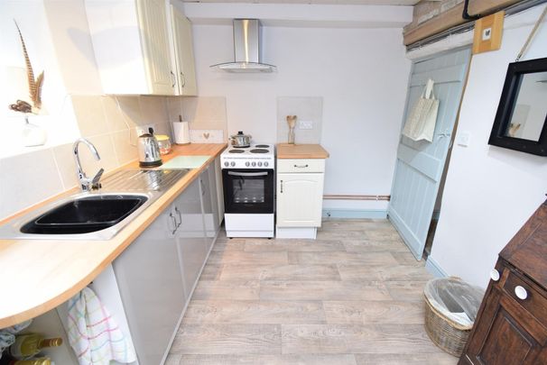Briestfield Road, Briestfield, Dewsbury - Photo 1