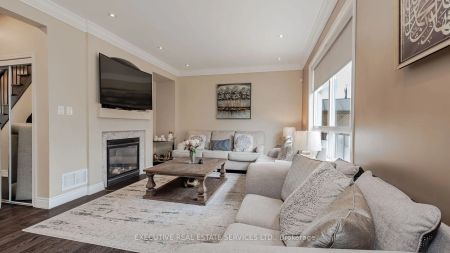 Detached Home For Lease | W9253315 - Photo 5