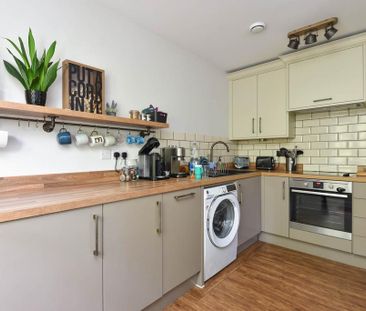 2 bedroom semi-detached house to rent - Photo 4