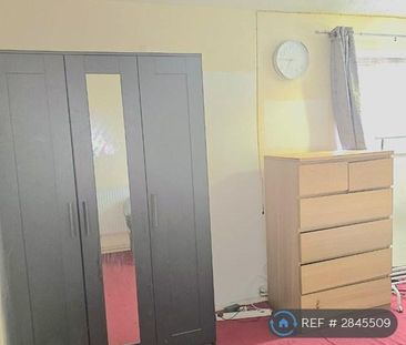 1 bedroom in a flat share to rent - Photo 4