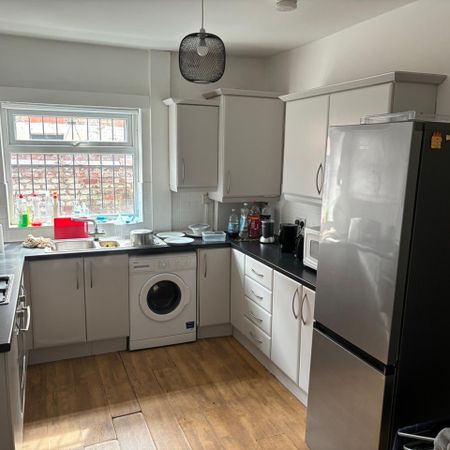 4 Bed Terraced House, Moseley Road, M14 - Photo 3