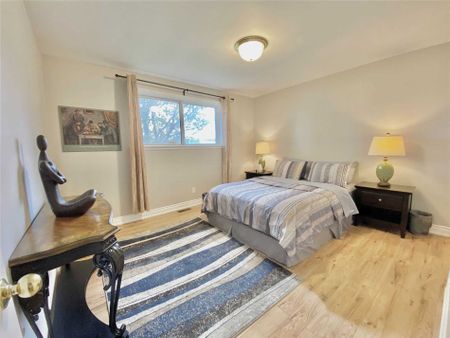 For Lease - 995 Gorham Street, Newmarket, Ontario - Photo 2