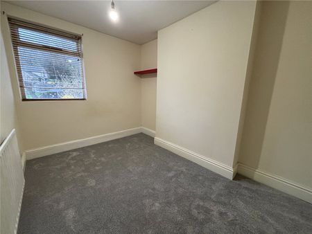 York Crescent, Aldershot, Hampshire, GU11 - Photo 3