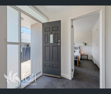 2/66a Montagu Street, New Town, Tas 7008 - Photo 2