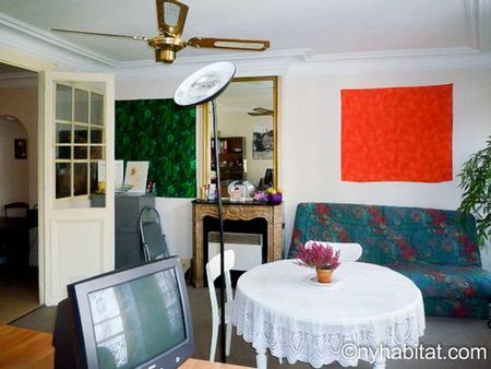 Logement à Paris, Location meublée - Photo 2