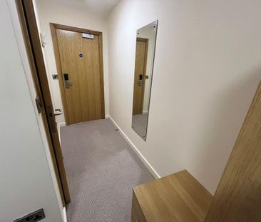 1 bedroom in a flat share to rent - Photo 3