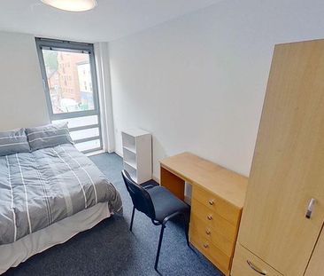 6 bedroom flat to rent - Photo 4