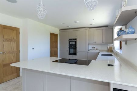 Beautifully presented, newly built family home with stunning rural views - Photo 5