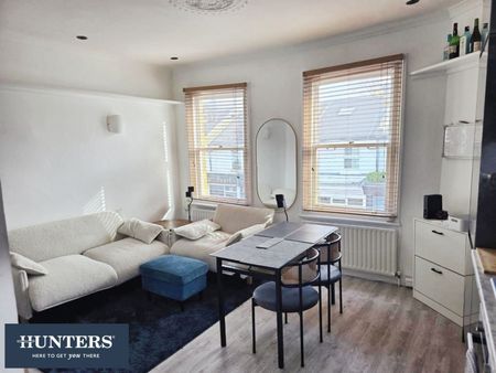 1 bedroom Flat To Let - Photo 2