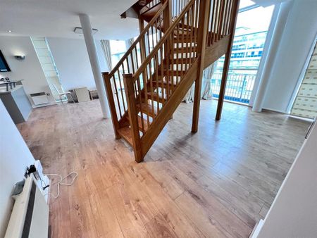 2 bedroom penthouse to rent - Photo 3