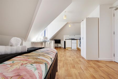 Flat 6, Primerose, Bournemouth, BH3 - Photo 2