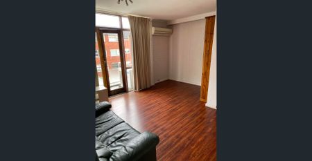 BRIGHT 2 BEDROOMS TOP FLOOR UNIT AT A PRIME LOCATION - Photo 2