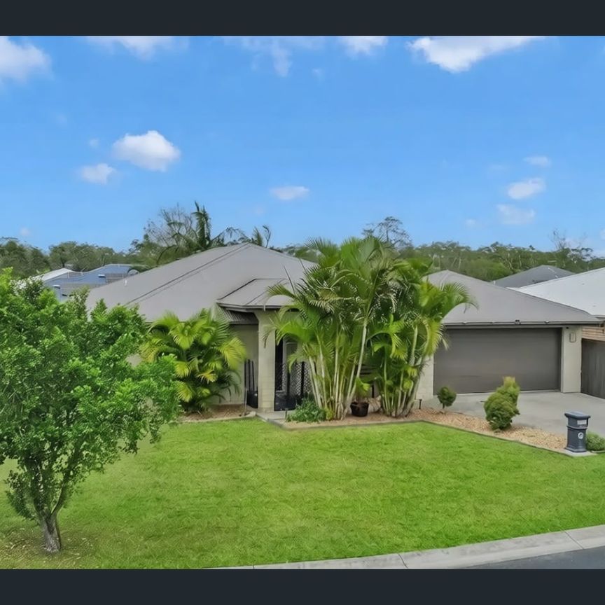 Perfect Family Retreat with Private Courtyard and 6 Seater Spa - Photo 1