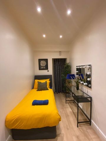 2 Bed Flat, Basement, W4 - Photo 2