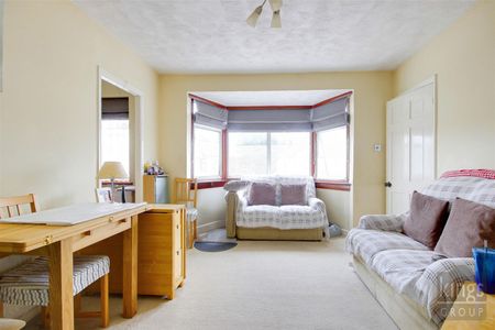 2 Bedroom Maisonette To Let - Photo 2