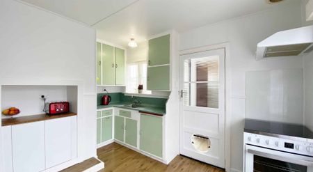 ISLINGTON - 2 BEDROOMS + STUDIO, 1.5 BATHROOMS, HEATPUMP, SINGLE GARAGE - Photo 5