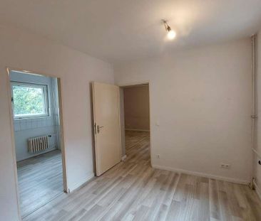 Einziehen und Wohlf&uuml;hlen: Gepflegte 2,5-Zimmer-Wohnung mit Loggia sucht Sie! Ab sofort! - Foto 5