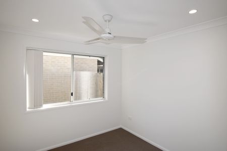 BREAK LEASE ::MODERN FOUR BEDROOM HOME IN NEW AUCKLAND - Photo 5