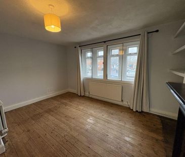 2 bedroom end of terrace house to rent - Photo 3