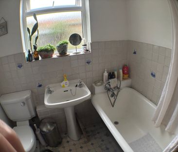 3 Bed Terraced House, Cromwell Road, RG4 - Photo 4