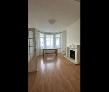 3 Bed Terraced House, Masterman Road, E6 - Photo 2