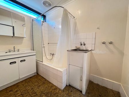 Cosy Apartment in the Heart of Box Hill - OPEN CANCELLED - Photo 2