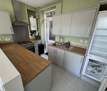 3 bedroom end of terrace house to rent - Photo 2