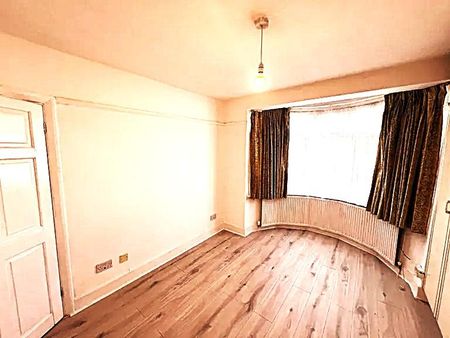 3 bedroom end of terrace house to rent - Photo 2
