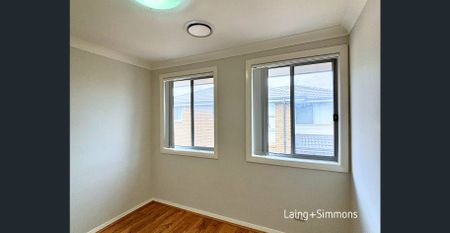 Modern four-bedroom townhouse in sought-after location - Photo 2