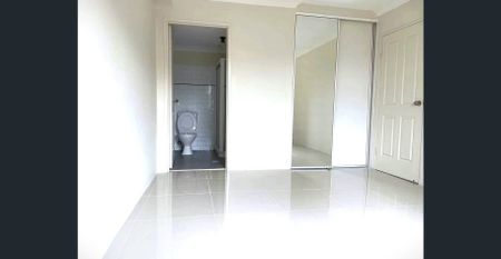 3 bm Unit with Lock Up Garage close to station - Photo 3