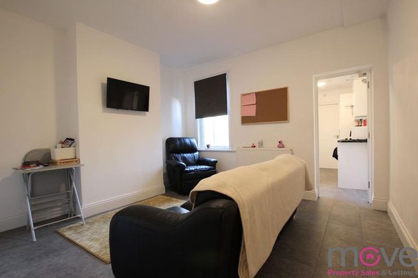 3 bedroom semi-detached house to rent - Photo 1