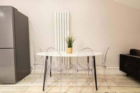 7 bedroom terraced house to rent - Photo 2