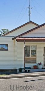 Charming Two-Bedroom Home in Sought-After Kilaben Bay - Photo 4