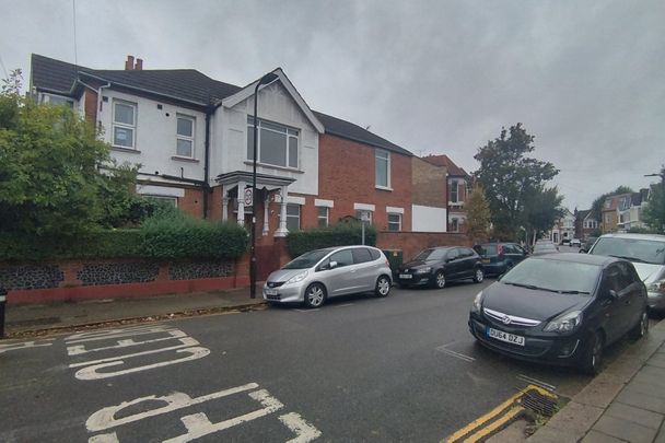 Gunnersbury Lane - Photo 1