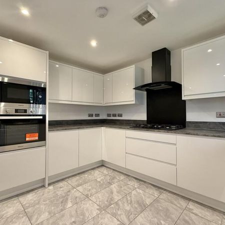 1 bedroom in a house share to rent - Photo 3