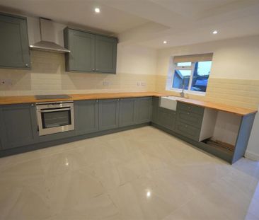 2 bedroom semi-detached house to rent - Photo 5