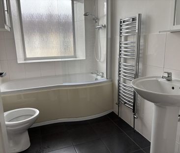 2 bedroom terraced house to rent - Photo 4