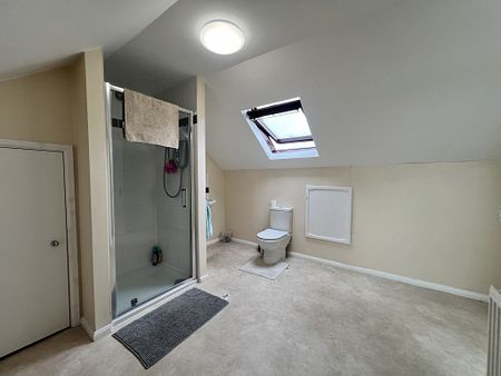 5 bed House - To Let - Photo 2